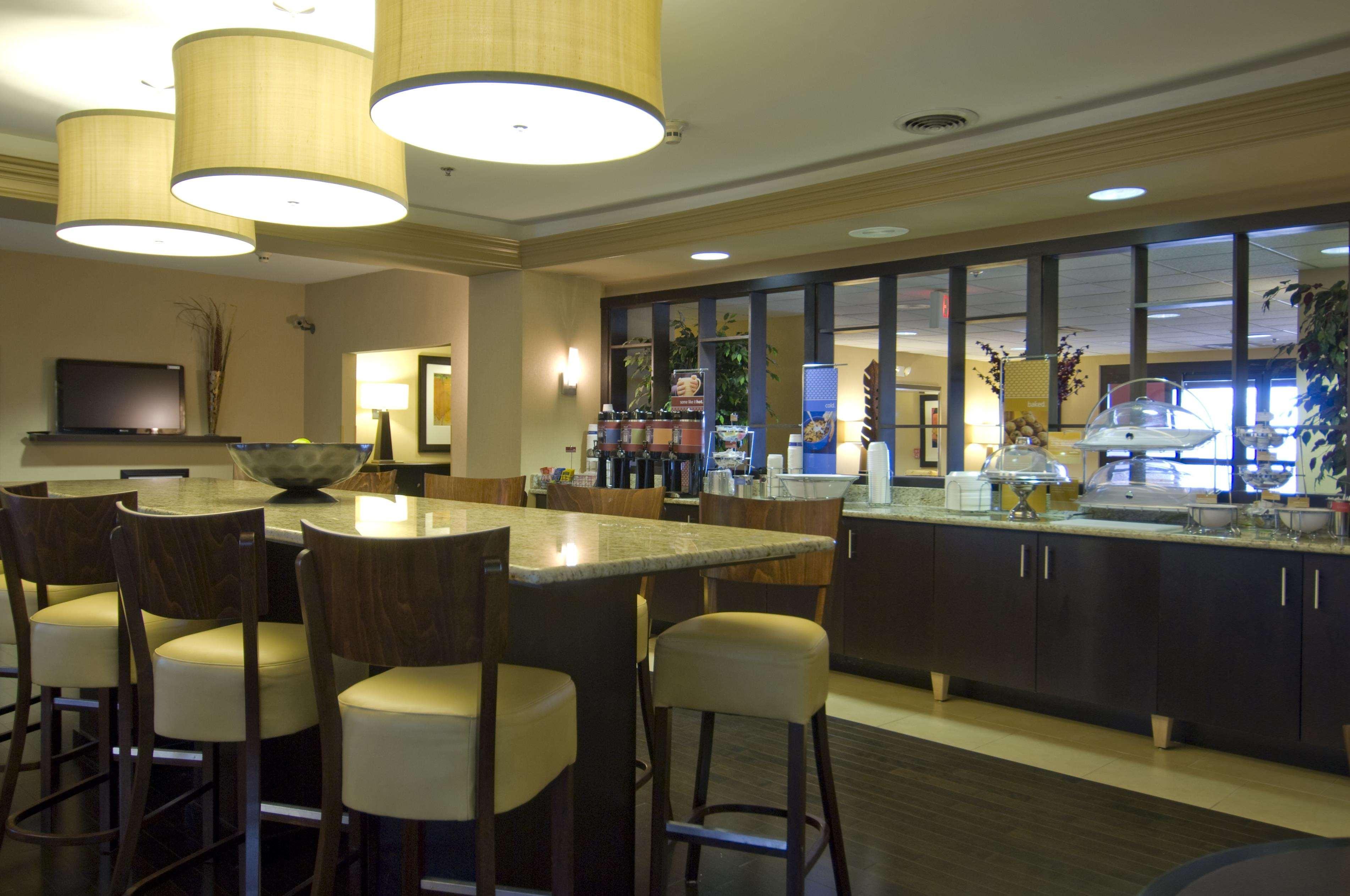 Hampton Inn Corydon Ресторан фото